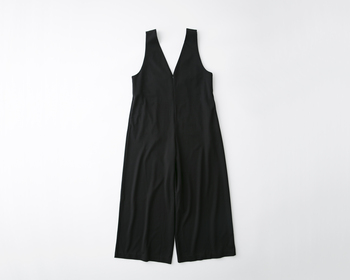 サイズ：M　※推奨身長 〜161cm
総丈 130cm（最短）
身幅 48cm
肩幅 32cm
裾幅 34cm
股下 58.5cm

サイズ：L　※推奨身長 162cm〜
総丈 136.5cm（最短）
身幅 50cm
肩幅 32cm
裾幅 35cm
股下 62cm