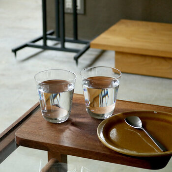 デイリーに使える普遍性も備えた希少なデザイン。炭酸水やお茶が似合うクリアなグラスです。飲み口が薄く、軽量なのも使いやすいポイント。ギフトにもおすすめです。