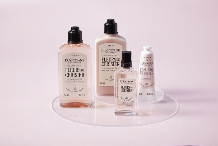 始まりを祝福する、軽やかでピュアな桜とチェリーの香り。トータル使いで楽しんで。