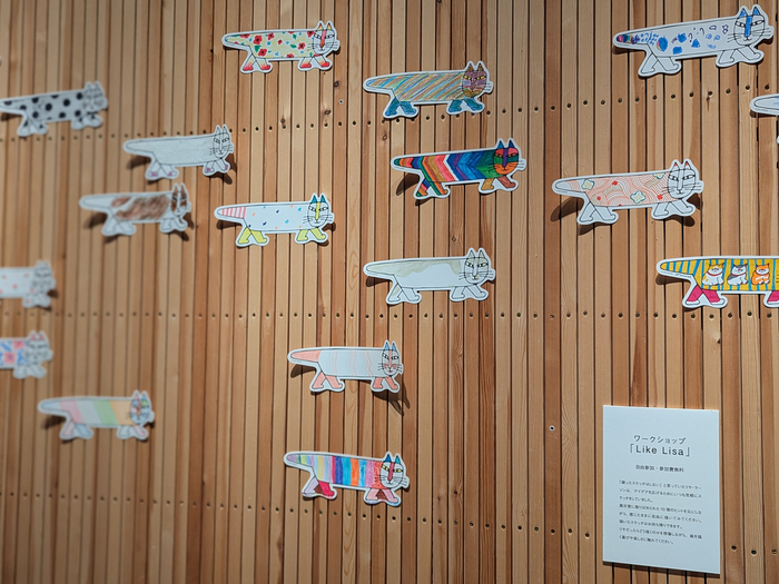 会場の壁には来場者が描いたマイキーが群れをなしています。色も柄も無限の可能性を秘めていて、ずっと眺めていたくなります