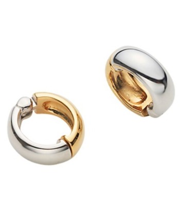 こちらは表がイエローゴールド、裏がロジウムコーティングの2WAY仕様で、指で挟むだけでしっかり固定できるので忙しい朝でもラク。特許技術で長時間付けていても痛くなくなりにくく、ビジネスシーンにも◎日本を代表する建築家「隈研吾」氏とデザイナーの「大村真有美」氏のデザインユニット×「ヴァンドーム青山」のコレクションラインです。


☑仕様：クリップ式
☑素材：シルバー925 （K18イエローゴールドコーティング・ロジウムコーティング）