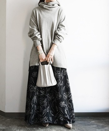 『グレーパーカー』をかっこよく着こなそう！大人女性におすすめのコーデ集