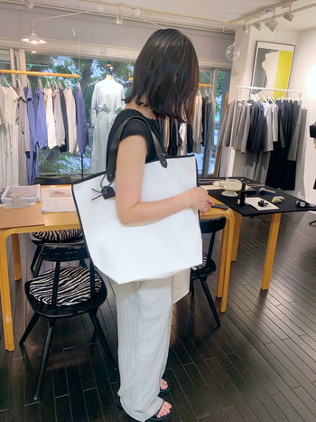 身長154cmの小柄なスタッフも「大きすぎず、ちょうどいいバランス！」とダイナソーに決定