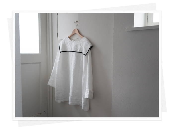 バイカラーブラウス 28,600円／nest Robe