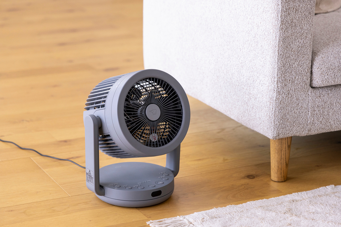 扇風機とサーキュレーターを一台に！異なる2つの風で、賢く心地よく