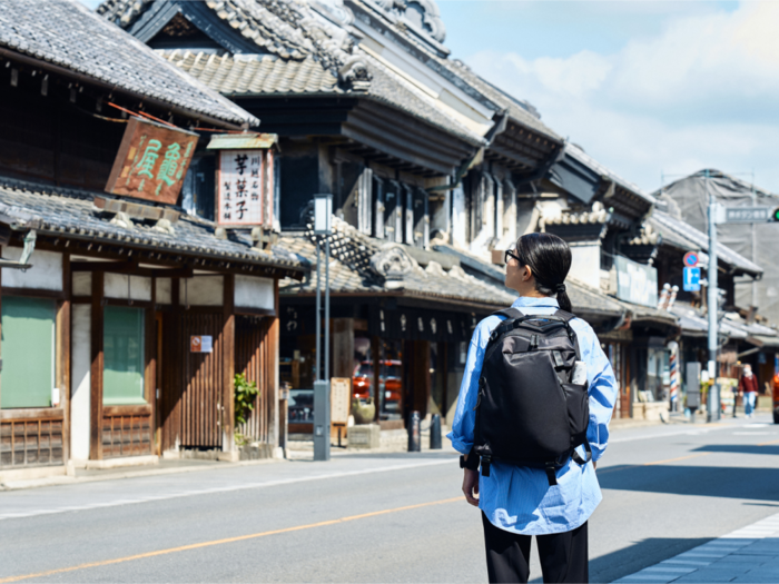 荷物はバックパックひとつで。40代からの、身軽な“川越さんぽ”