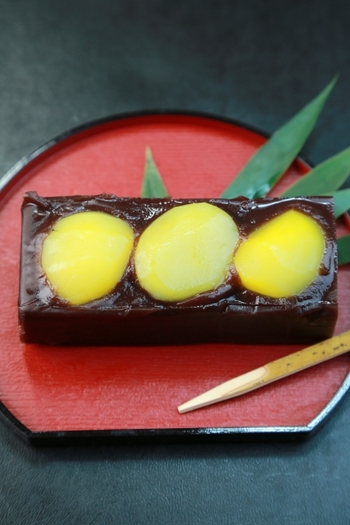 今年はもう食べた？老舗和菓子店の季節限定「栗蒸し羊羹」10選。