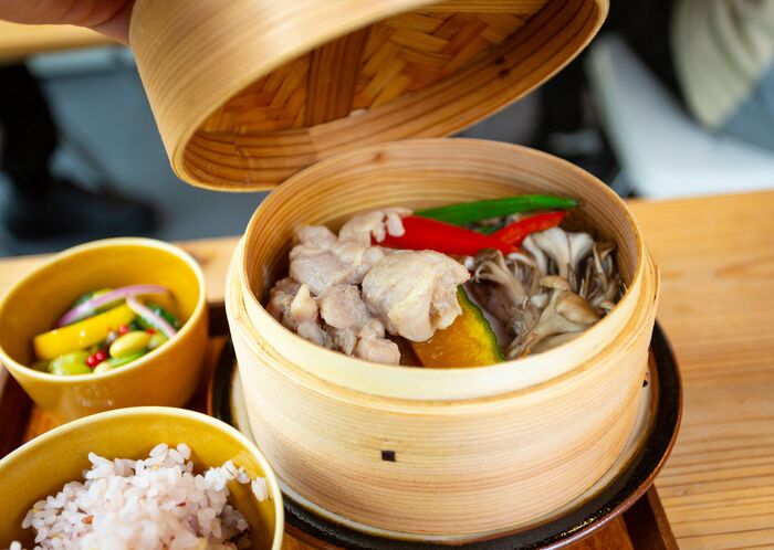 日常の食事に気をつけることが最良の薬であり、病気の予防につながるということ。栄養面はもちろん、添加物や食べ合わせなどにも配慮したいところです。