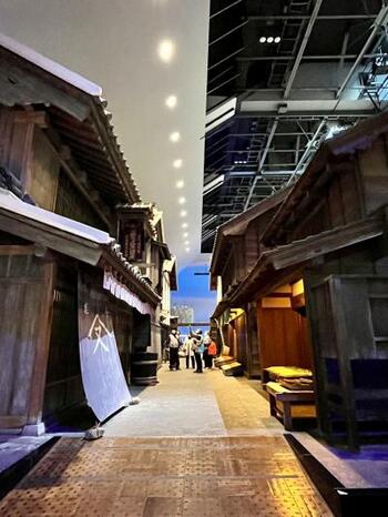 「深川江戸資料館」は、江戸時代の深川の町並みと当時の人々の暮らしぶりを再現した施設です。施設に入ると江戸時代にタイムスリップしたような感覚を味わえます。