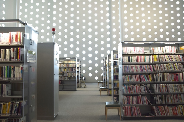 建物全体が現代アートのような素敵な空間でゆっくり読書はいかがですか？
