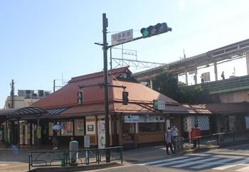 日野駅では、JR中央本線、京王線、多摩モノレール線の3つを利用できます。また、同じ日野市内である豊田駅は中央本線の始発・終点なので、住むエリアによっては通勤も楽ちん。快速や中央特快の停車駅でもあるので、新宿まで30分ほどでアクセスも可能です。