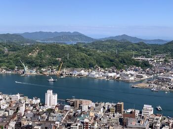 広島県尾道市。坂、猫、自転車...そんなキーワードが思い浮かびますが、実は素敵なカフェも豊富な場所です。今回は思わずカフェめぐりをしたくなるようなおすすめのカフェをご紹介します。