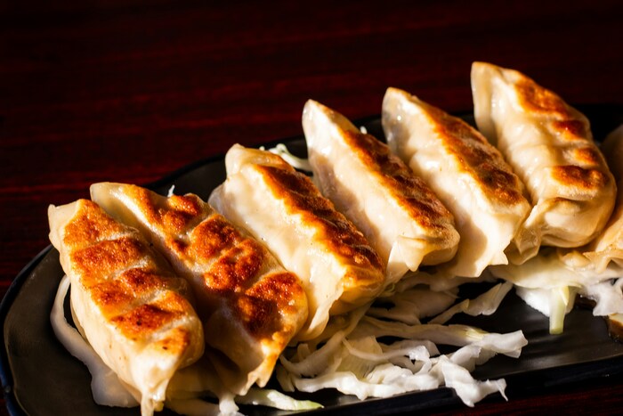 「余った餃子の皮」を使ったアレンジレシピは多くありますが、「具」の方を作り過ぎてしまって余ってしまうこともありますね。今回は「具」を上手にアレンジした美味しいレシピをご紹介します。具も無駄なく使いきって、料理上手を目指しましょう！