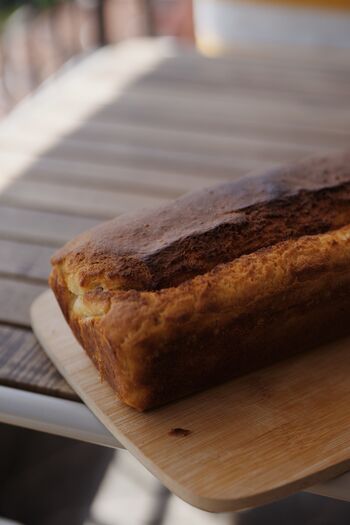 現在はよりヘルシーに、バターやお砂糖の量を減らしたり、ベーキングパウダーを使った軽い食感のパウンドケーキも人気があります。