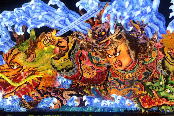 青森へ行くなら、ねぶた祭りは欠かせません。
日本一の祭りは、一度見るときっとファンになってしまうほど、心が躍ります♪