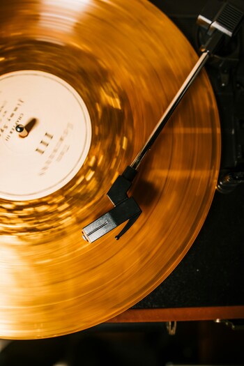 見せかけのおしゃれとは違う、本物の異空間へ。今「名曲喫茶」が静かなブームなんです
