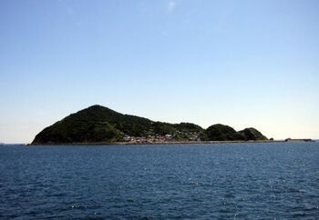 【神島】
周囲はおよそ4Kmの小さな島。
島のてっぺんには八代神社という神社があります。