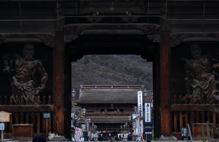 【善光寺】は最強のパワースポット!見どころや周辺グルメ・観光スポット案内