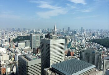 利用者数が世界一を誇る新宿駅。迷路のような巨大な地下街も充実していますが、近年ではニュウマンなど、最新のショッピングスポットも続々オープン。どんどんオシャレな飲食店が増えてきて、ますますの賑わいを見せています。