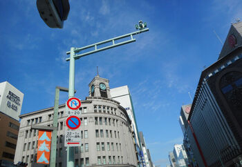 vol.1では、東京・銀座にフォーカス。華やかな大人の街として知られる銀座ですが、新旧の名建築が集まり、街自体がまるで建築の博物館のような街です。

そんな銀座で注目の建築物から、レトロな雰囲気を持つ建築をセレクトしました。知識が無くても、眺めるだけで心潤うはず＊

どこか懐かしい感覚を覚える、銀座のレトロ建築の世界を覗いてみませんか。
