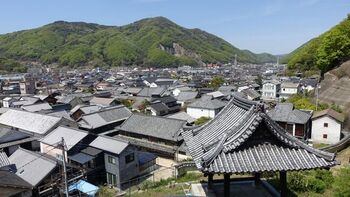 江戸期そのままの風情が残る「竹原」の「まち並み保存地区」
「竹原」の一番の魅力である「町並み保存地区」を案内するとともに、ぜひ立ち寄って頂きたいスポットや休憩やランチにオススメの飲食店を紹介します。

広島や瀬戸内へ足を運ぶのなら「竹原」にも立ち寄り、他所では味わえない、風情ある町並みをぜひ散策してみましょう。
