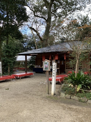 京都ならではの風情や甘味が味わえる、茶寮や和菓子店も周辺に点在しています。今記事では、一日ゆったりと過ごせる「下鴨神社」とその周辺の和菓子店と茶寮を紹介します。京都へ足を運ぶのなら、ぜひ「下鴨神社」へ足を運んでみましょう。