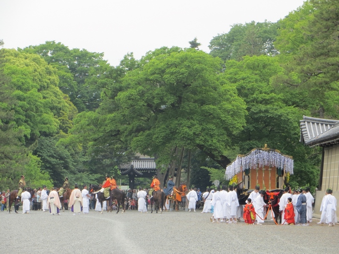 
出典：
京都三大祭りの一つ“葵祭（あおいまつり）”が行われる神社として、「下鴨神社」は全国的に良く知られています。
