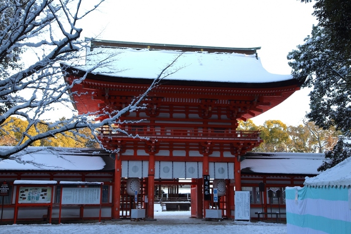 【重要文化財指定の［楼門］は、寛永5(1628)年に造替された建物です。】