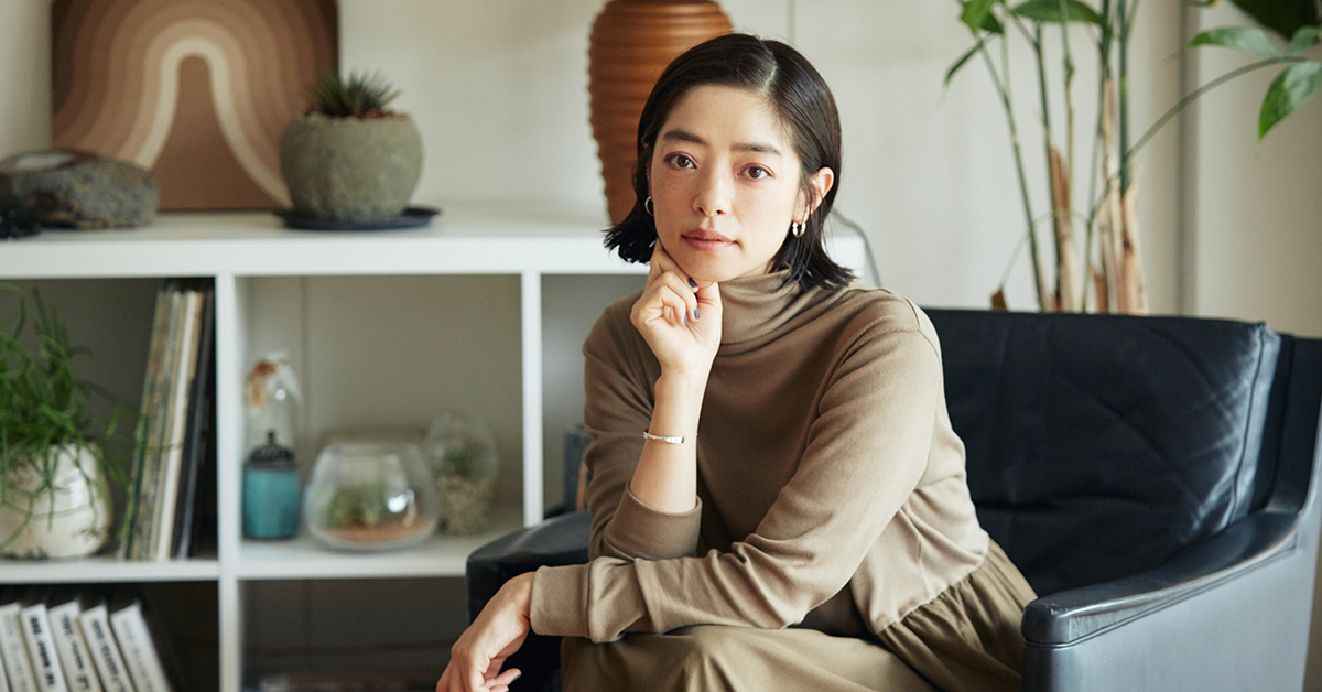 秋のおしゃれを心地よく。 市川実和子さんが着る「大人のミニマル