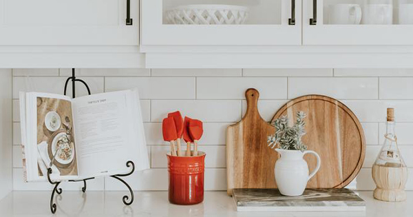 何を読むべきか迷ったら…役立つ「料理本」の選び方とおすすめ10選 | キナリノのアイキャッチ画像