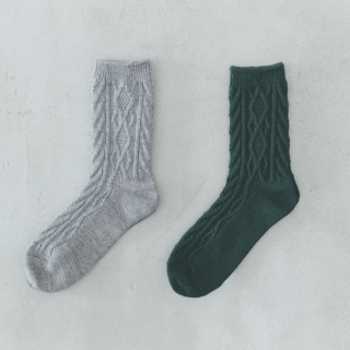 差し色、ドット、ケーブル柄。tabio・靴下屋でつくる最旬コーデ