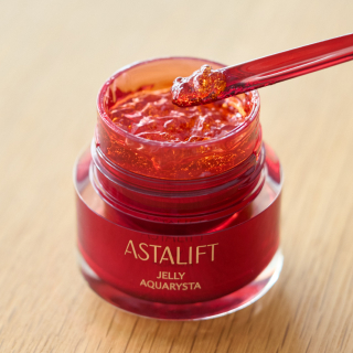 ハリ不足やシワ、乾燥…肌悩みの根源にアプローチ。大人のスキンケア術