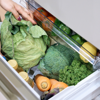 ひとり暮らしの自炊派も大満足◎野菜が丸ごと入る！コンパクトな冷蔵庫